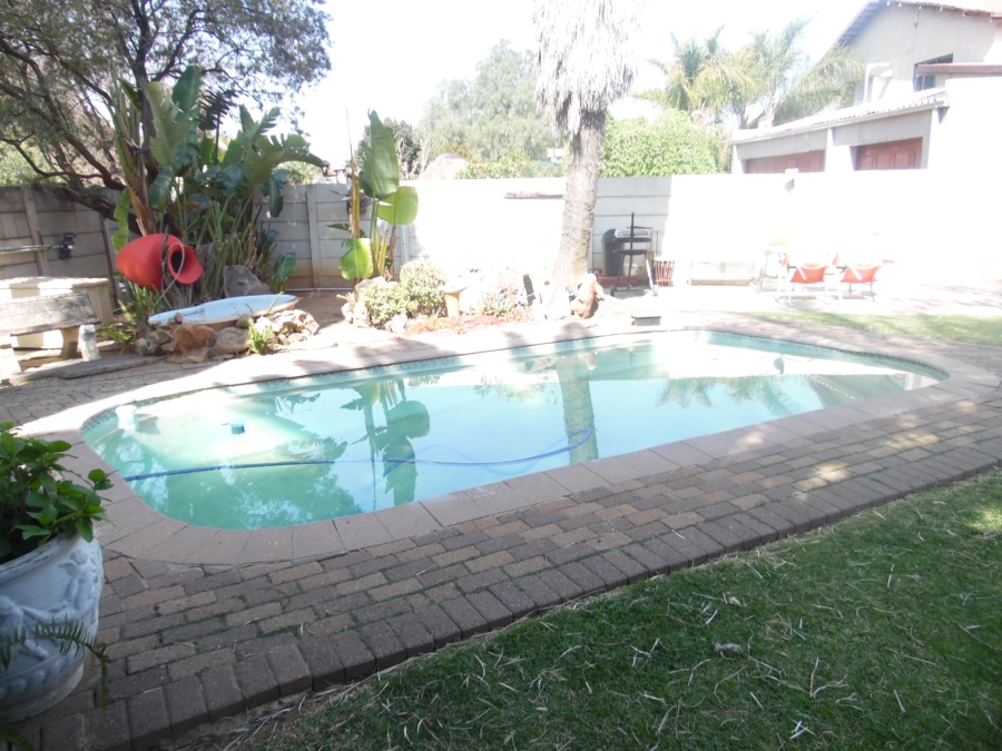 To Let 3 Bedroom Property for Rent in Jim Fouchepark Free State